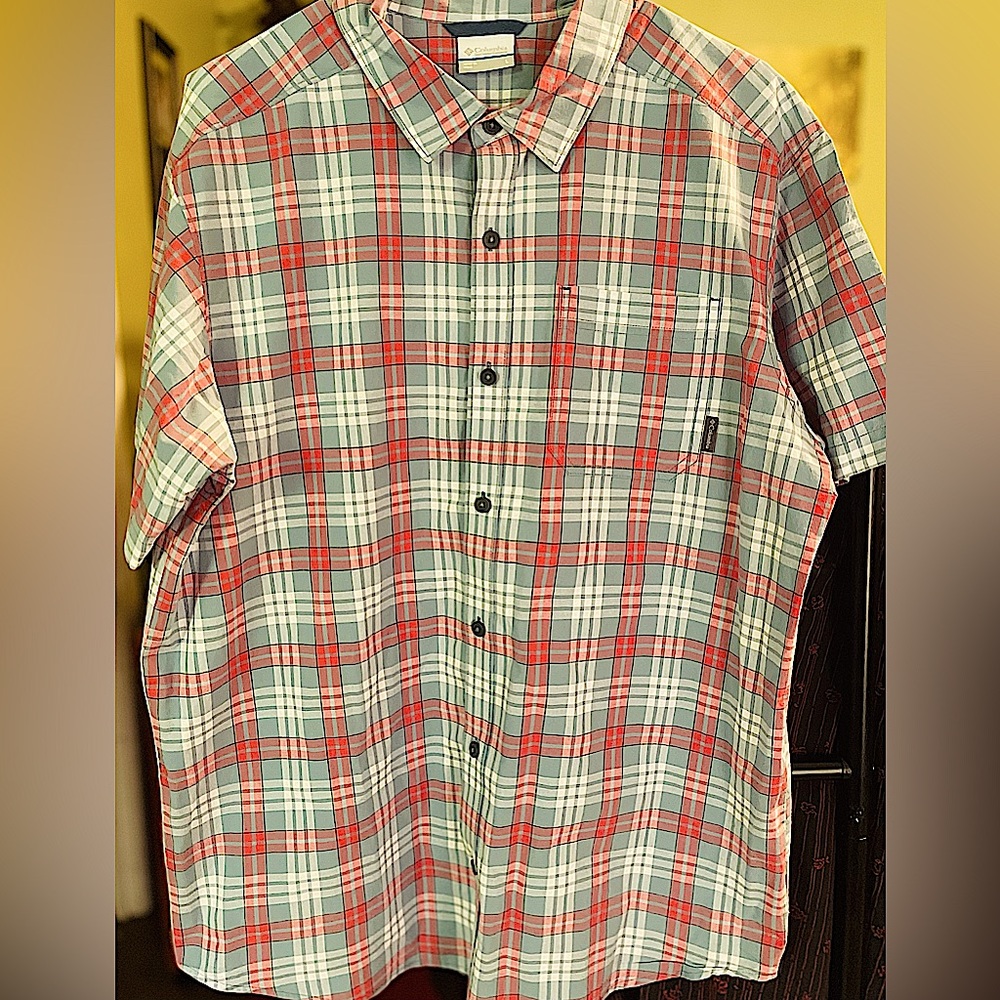 Columbia Large Short Sleeve